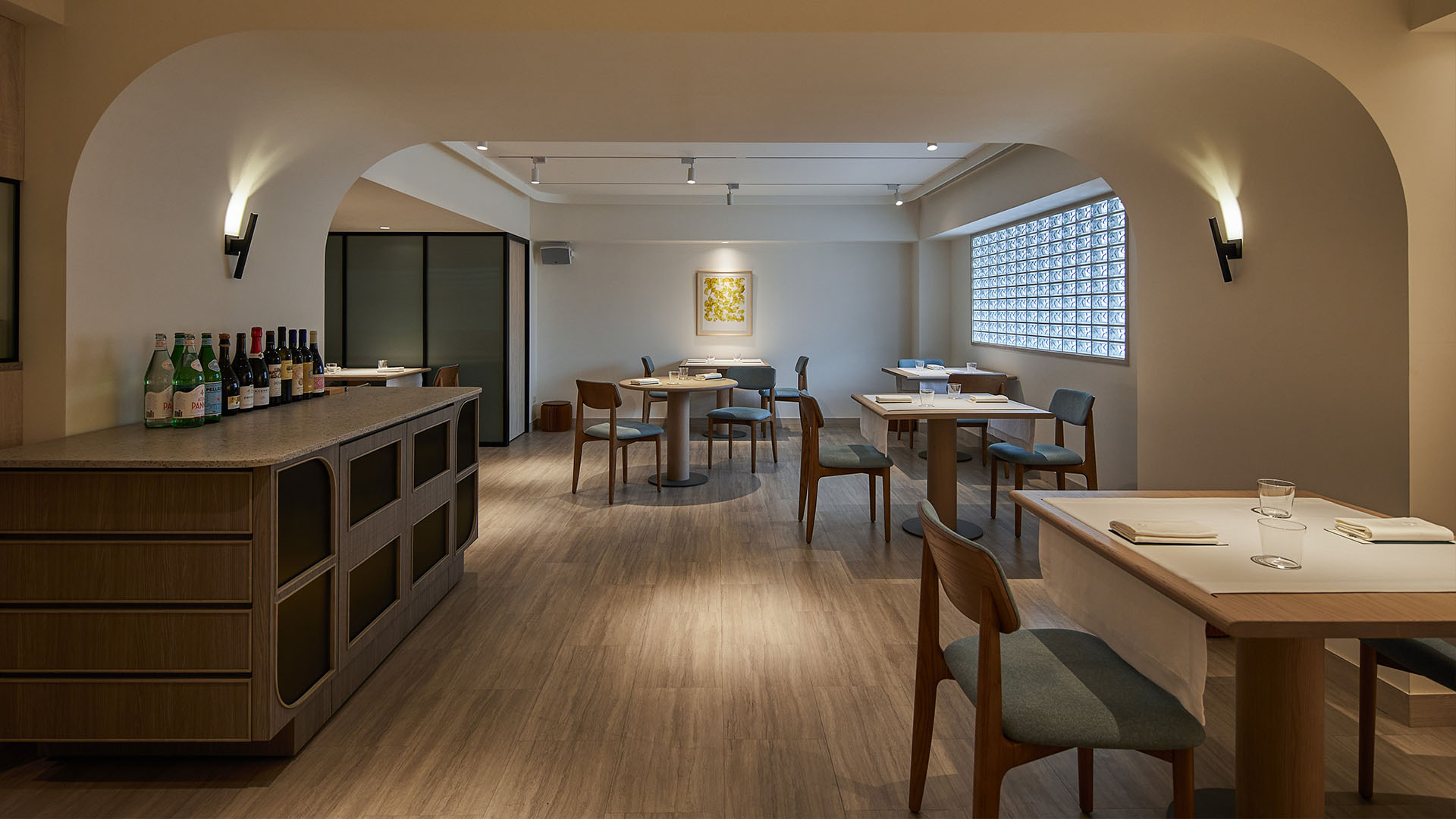 Restaurant interior 4